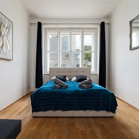 Aurora Large 3-bedroom Praga