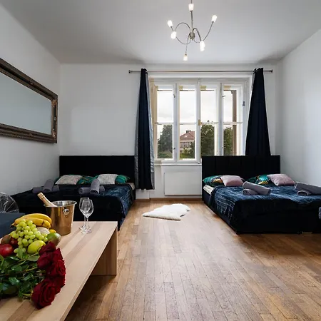 Aurora Large 3-bedroom * Praha