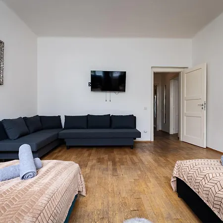 Aurora Large 3-bedroom *