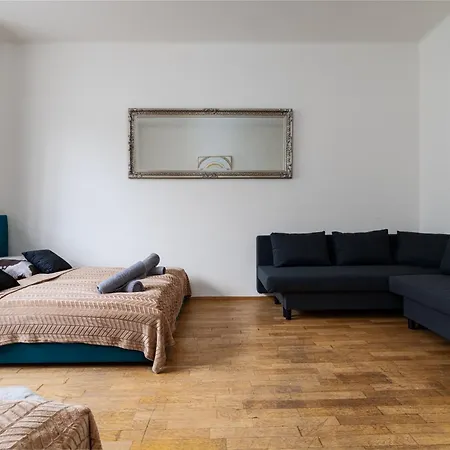 Aurora Large 3-bedroom Apartmán *