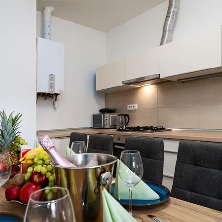 Aurora Large 3-bedroom Apartmán *