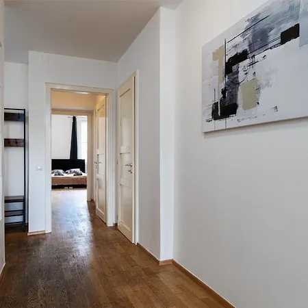 Aurora Large 3-bedroom *